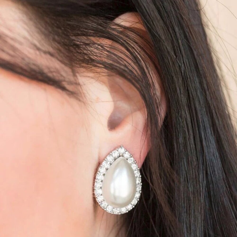 Paparazzi Jewelry - Old Hollywood Opulence - White Earrings - Vintage